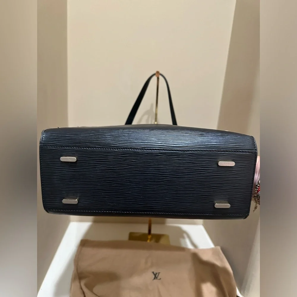 Louis Vuitton Figari MM Epi Noir Tote Handbag - Picture 8 of 15